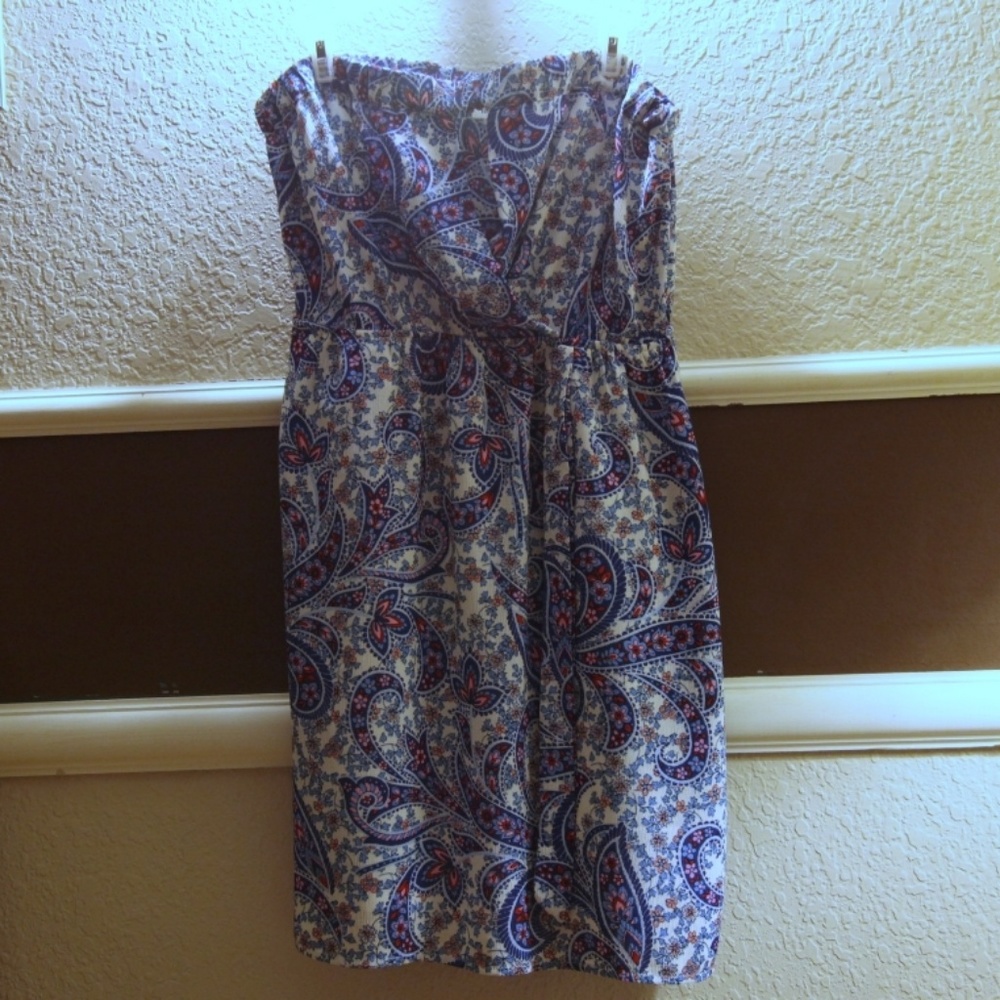 keyhole cleavage strapless dress